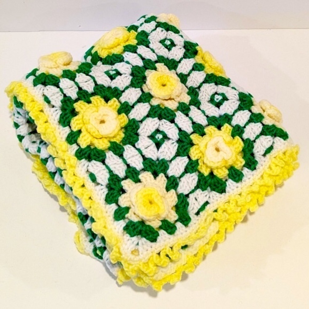𝅺handmade hand knit granny square floral crochet baby blanket